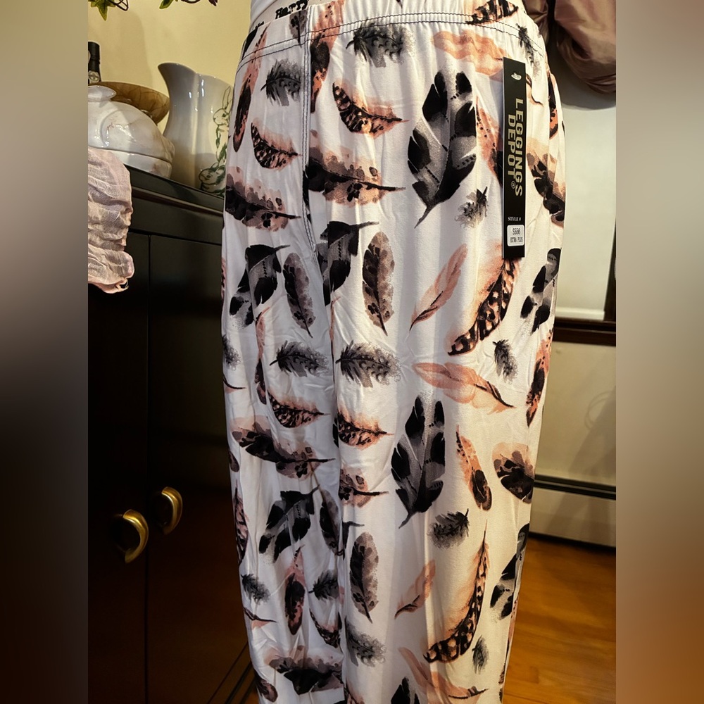 NWT Leggings Depot Pink and Gray Feather Print Leggings Size Extra Plus
